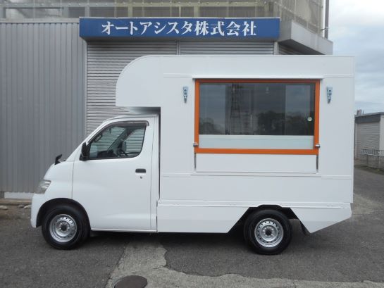 クロッフル屋さんキッチンカー　ワッフルキッチンカー　クロッフル屋移動販売車　ワッフル移動販売車